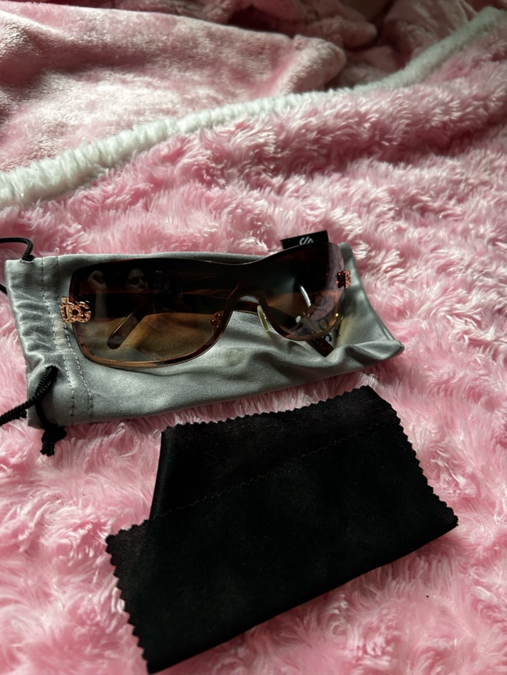 DG sun glasses